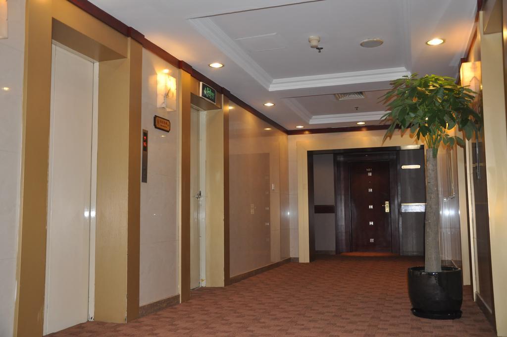 New East Hotel 4*