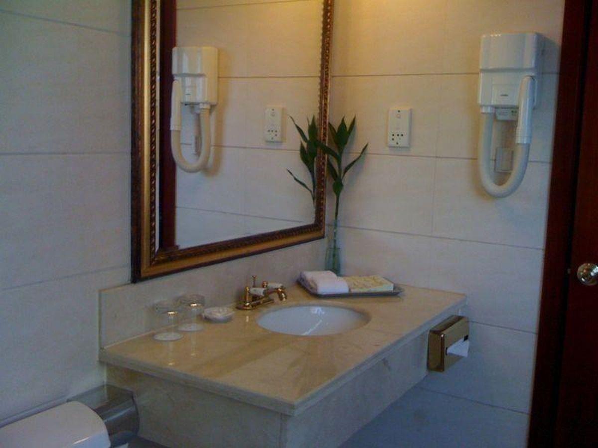 New East Hotel 4*